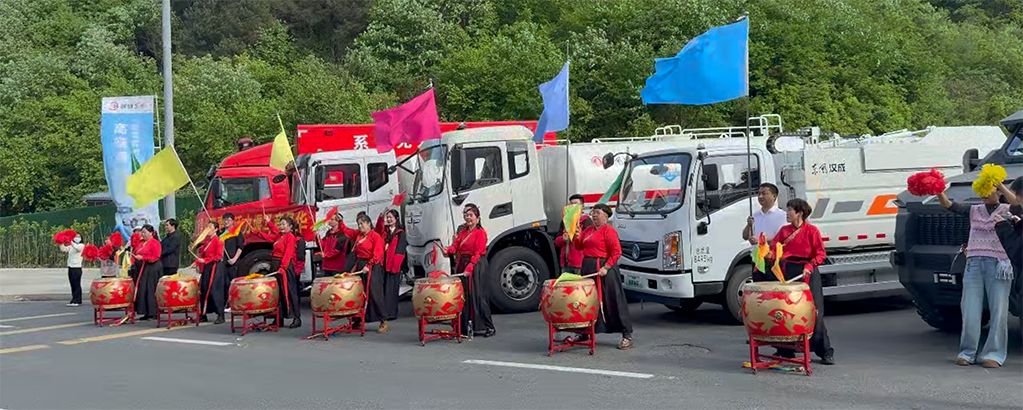綠色護(hù)航！深圳東風(fēng)新能源環(huán)衛(wèi)車(chē)助力2026堰馬！